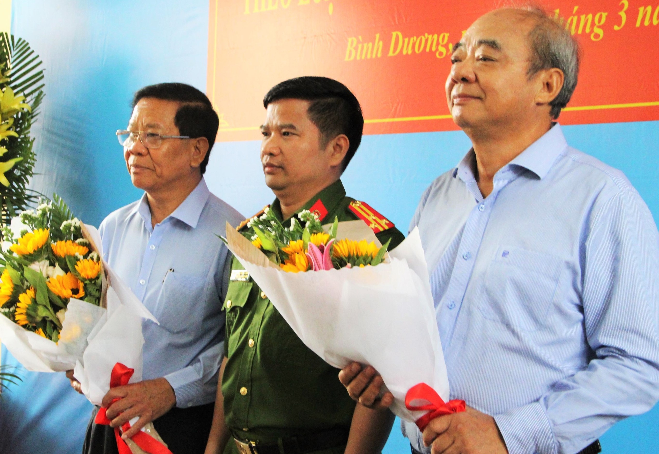 Doanh nhan bi bat oan 17 nam truoc tu choi nhan boi thuong hinh anh