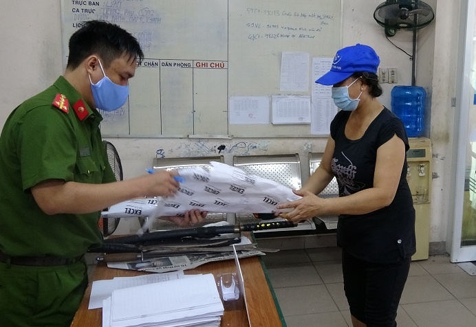 Giao nop vu khi duoc 10 kg gao anh 1