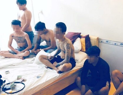 Karaoke mo cua mua dich anh 1