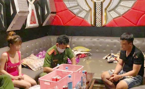 Karaoke mo cua mua dich anh 2