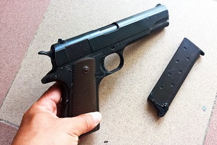 Thao 'Ma' bi bat khi mang sung di tra thu hinh anh