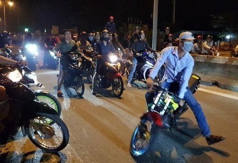 CSGT mo cao diem chong dua xe o TP.HCM hinh anh