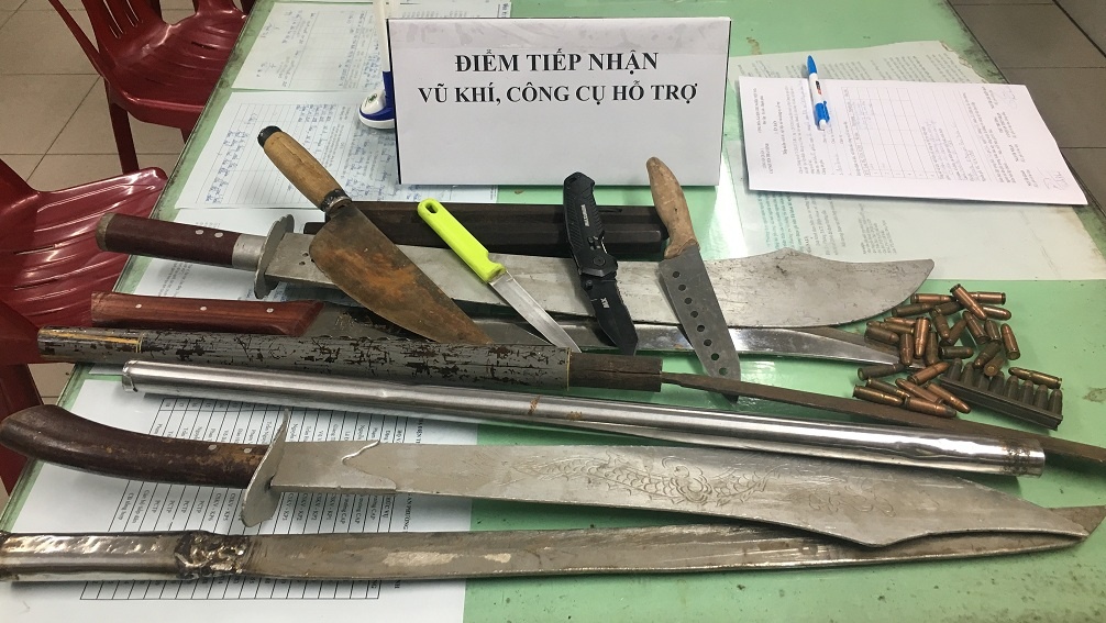 Nop sung K59, nguoi dan duoc tang gao mang ve hinh anh