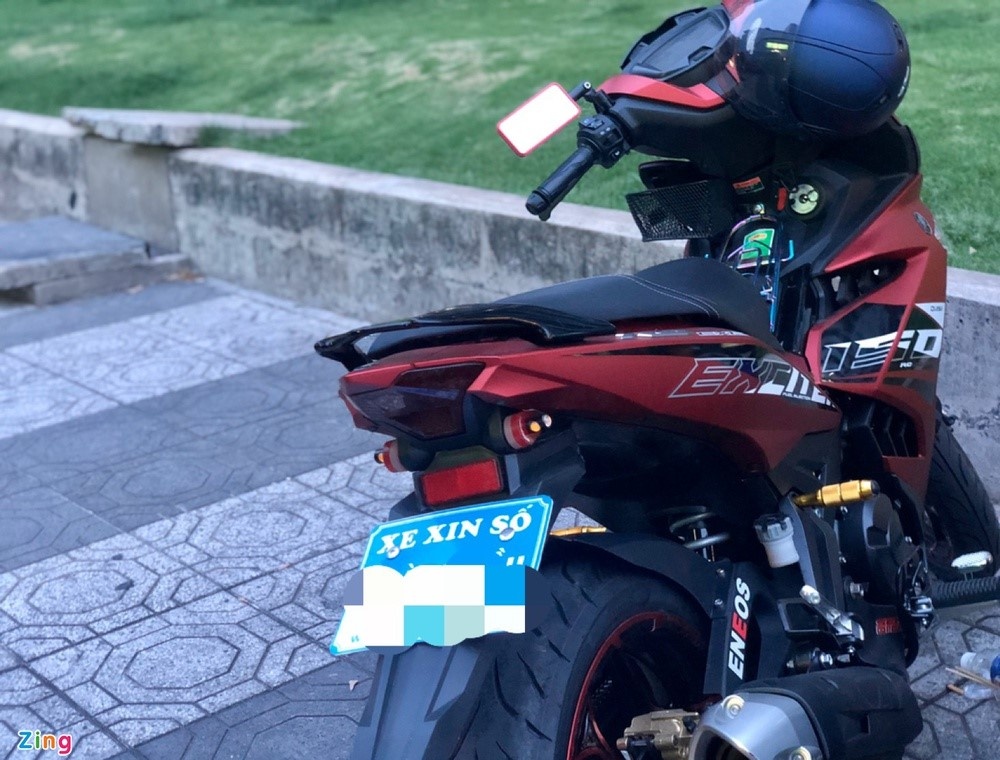 CSGT Tan Son Nhat cuong doat tien anh 1