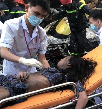 cuu 7 nguoi trong dam chay tp.hcm anh 1