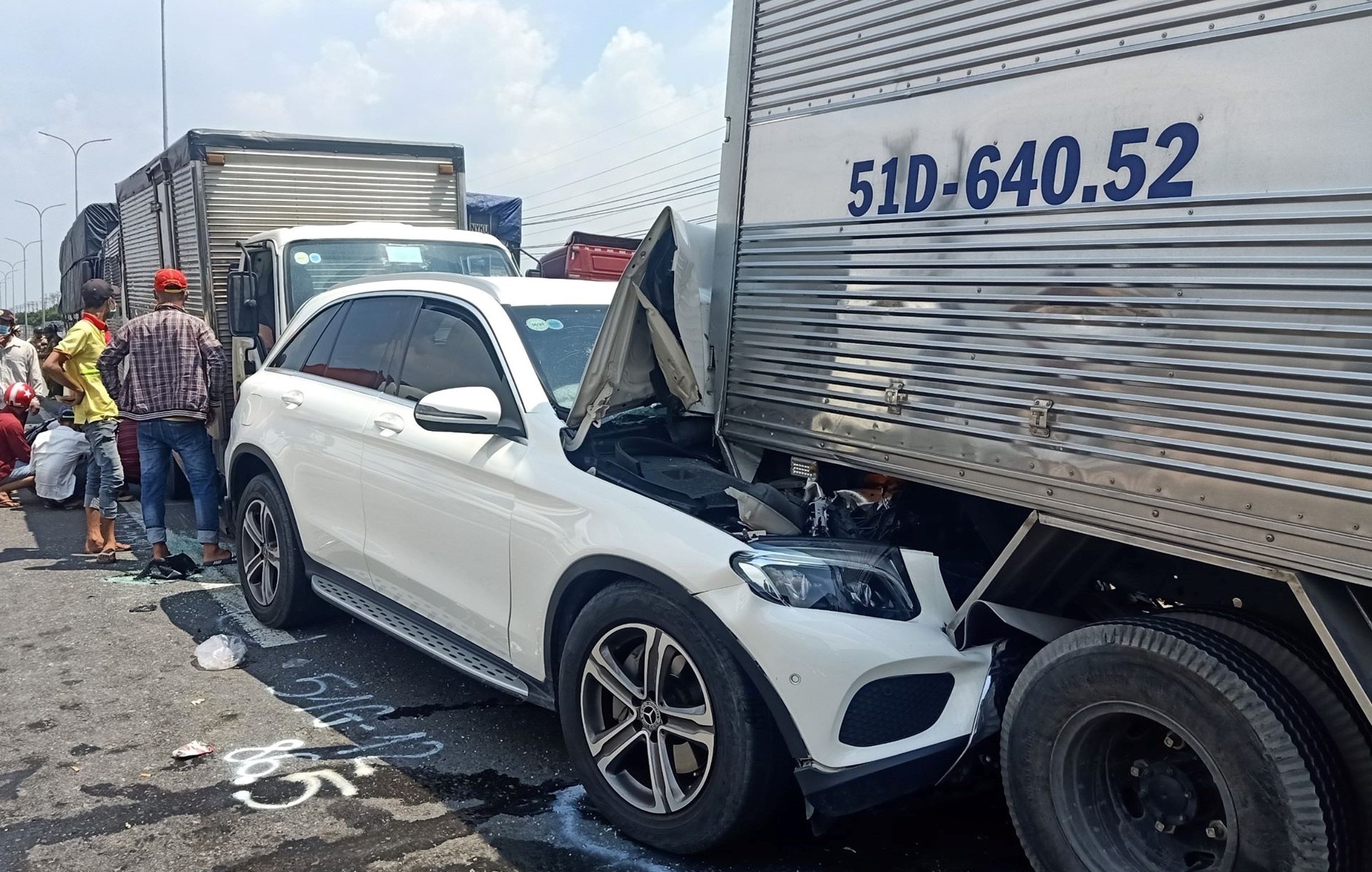 11 oto tong lien hoan o TP.HCM hinh anh