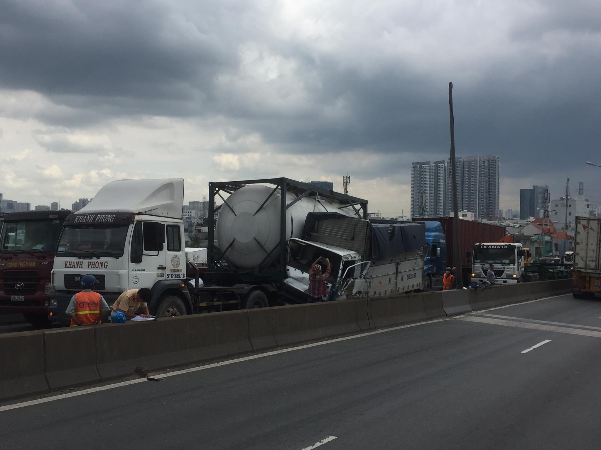 Tai nan lien hoan cau phu my anh 1