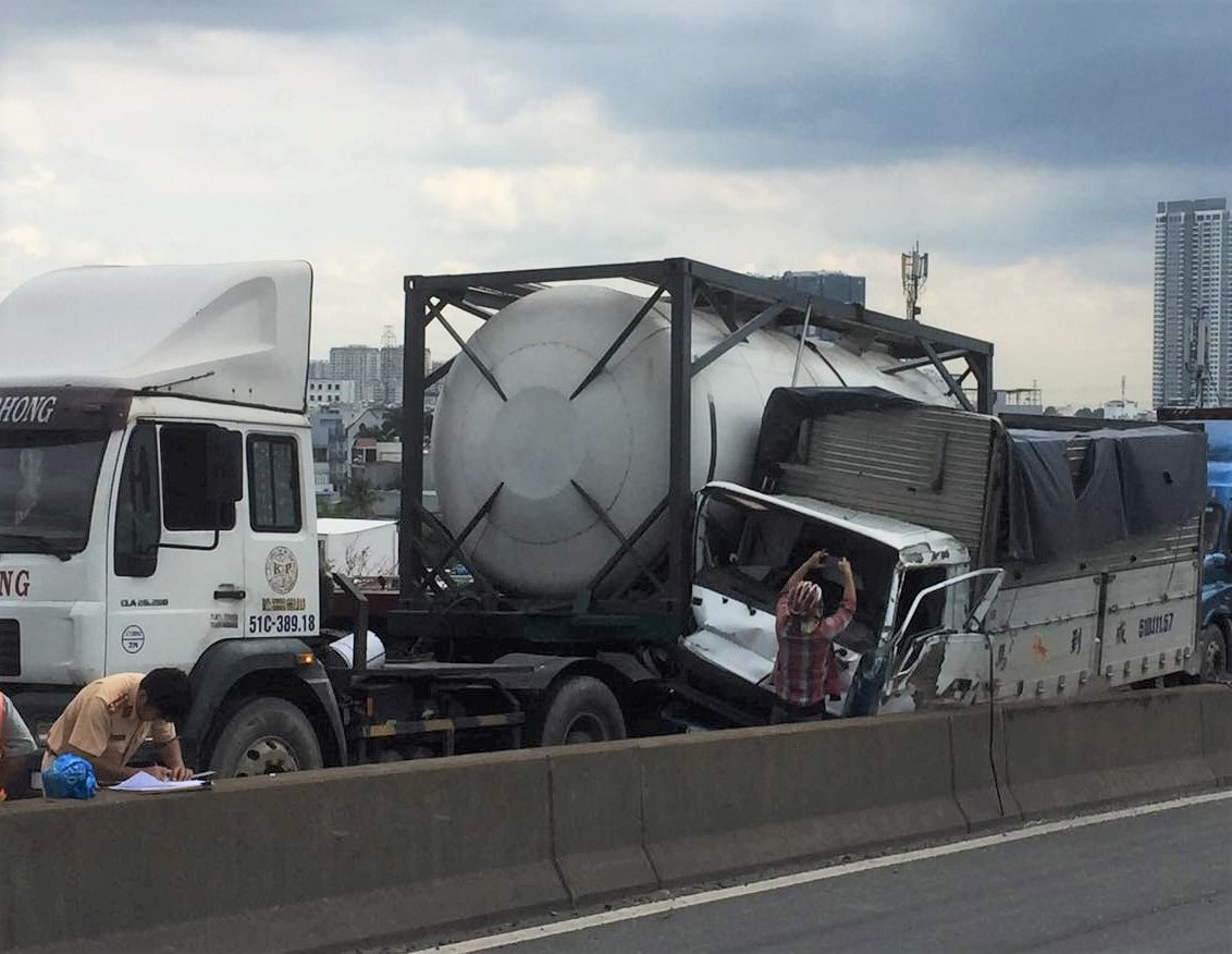 Cau Phu My ket cung sau 3 vu tai nan lien tiep hinh anh