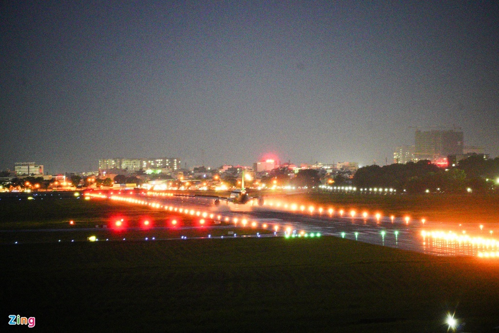 may bay VietJet trat duong bang anh 1