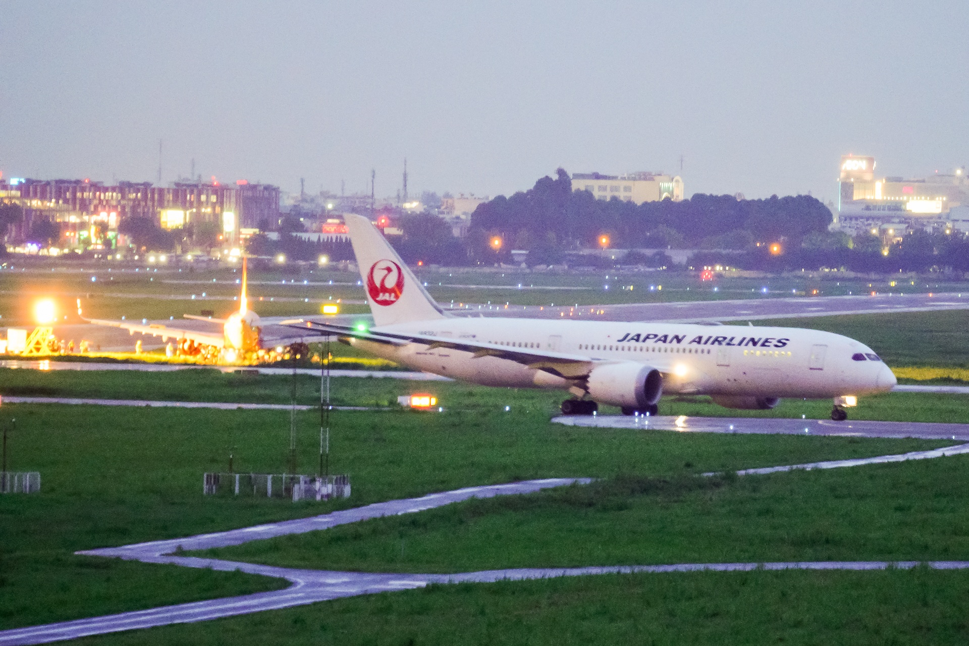 may bay VietJet trat duong bang anh 2