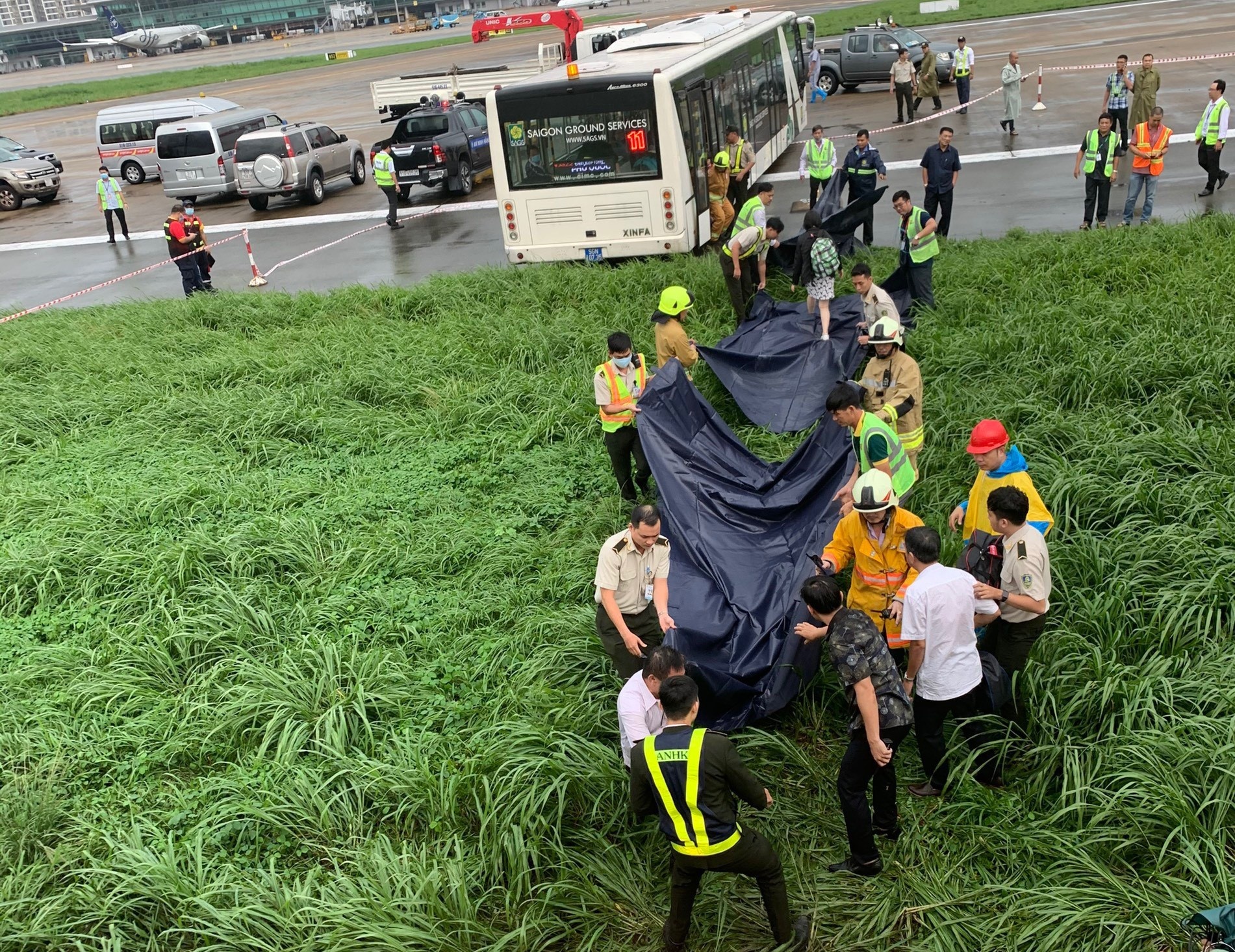 May bay lech duong bang Tan Son Nhat anh 7