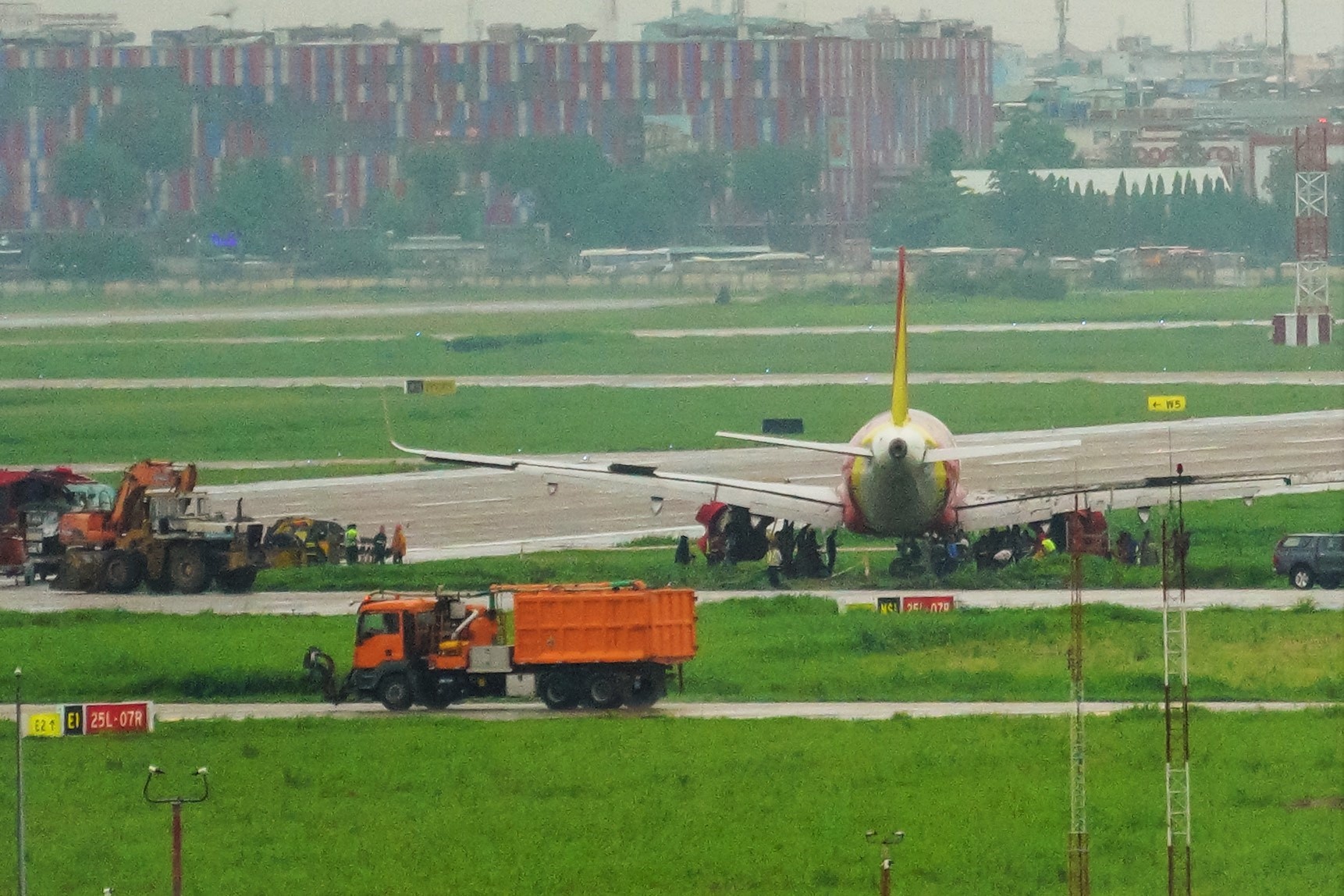 may bay VietJet trat duong bang anh 6