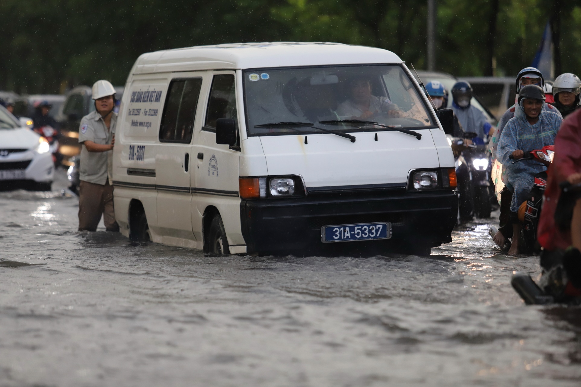 Ket xe sau mua o TP.HCM anh 6