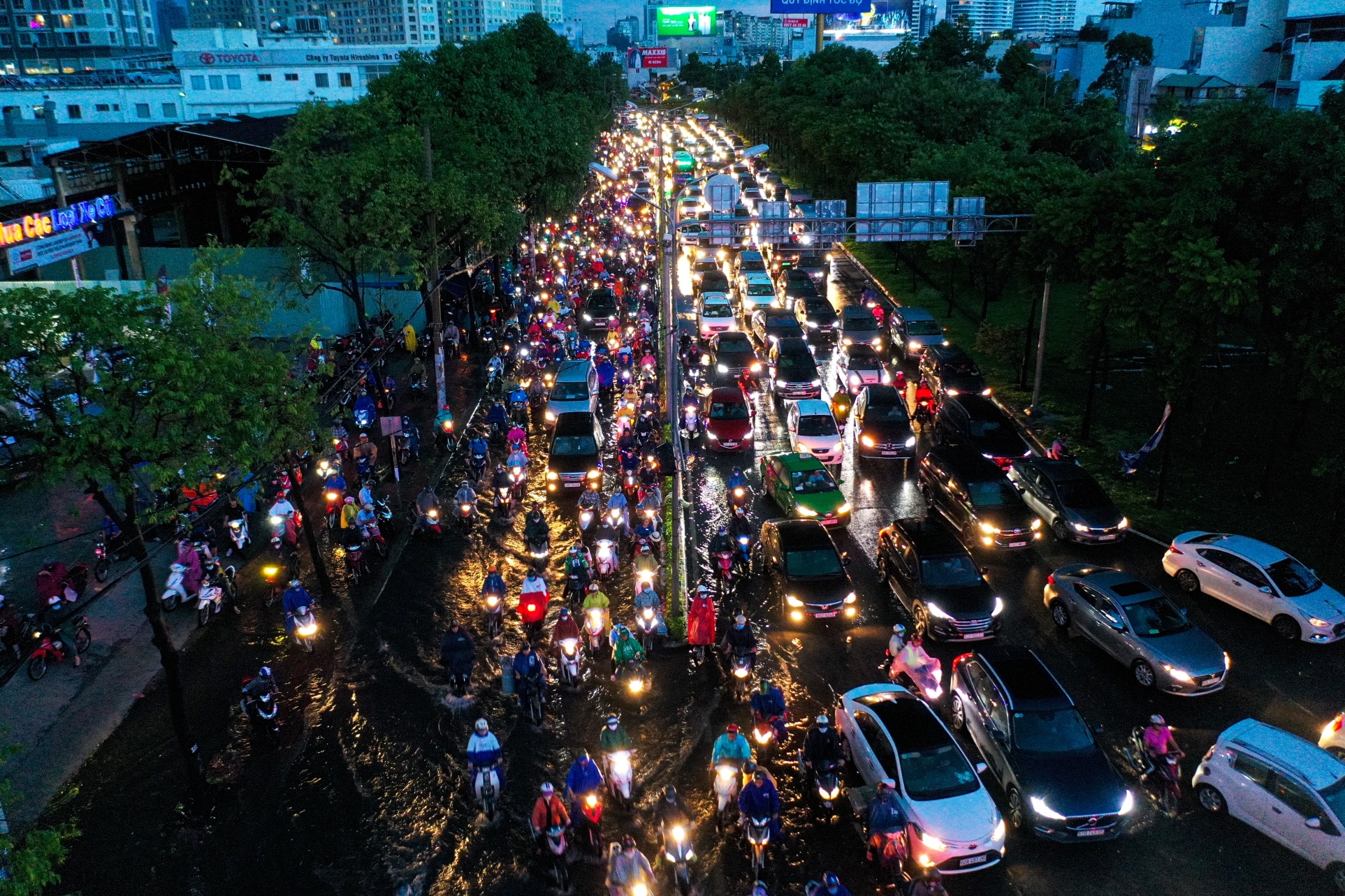 Ket xe sau mua o TP.HCM anh 1