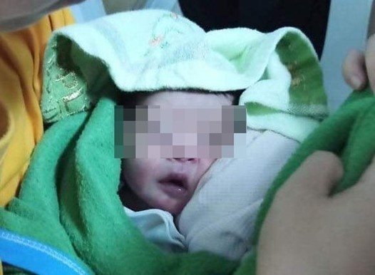 Be trai con nguyen day ron bi bo roi o TP.HCM hinh anh