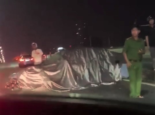 BMW trum kin bat sau tai nan tren cau Sai Gon hinh anh