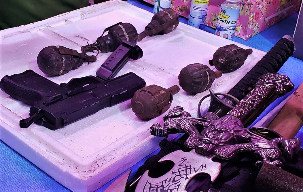 Nguoi dan cho dau moi Thu Duc dem sung, luu dan di doi gao hinh anh