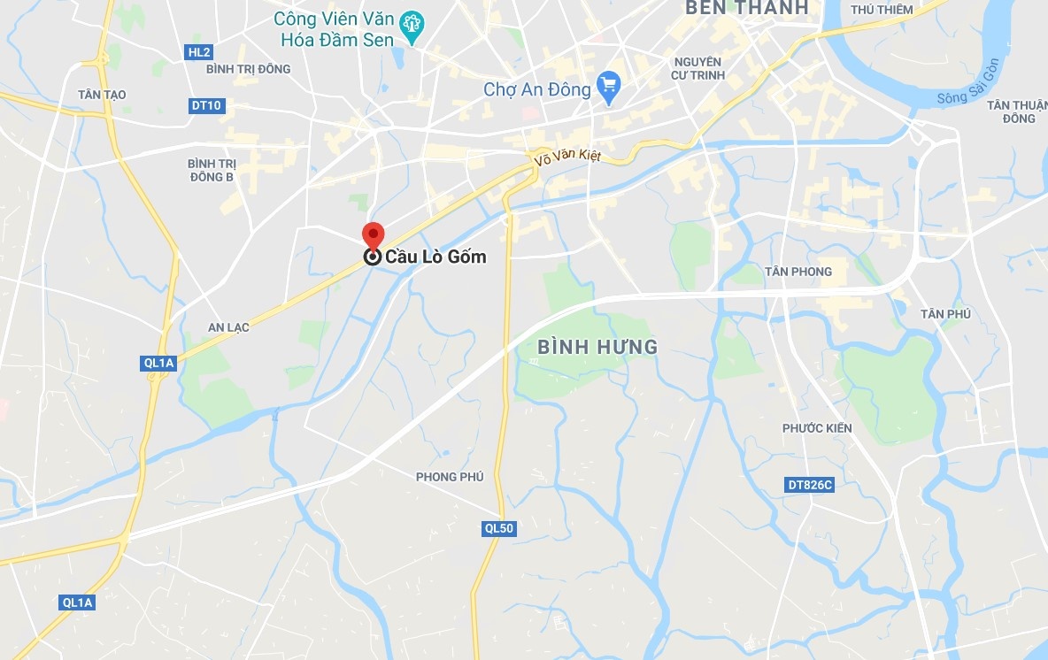 Oto lao xuong kenh Tau Hu anh 2