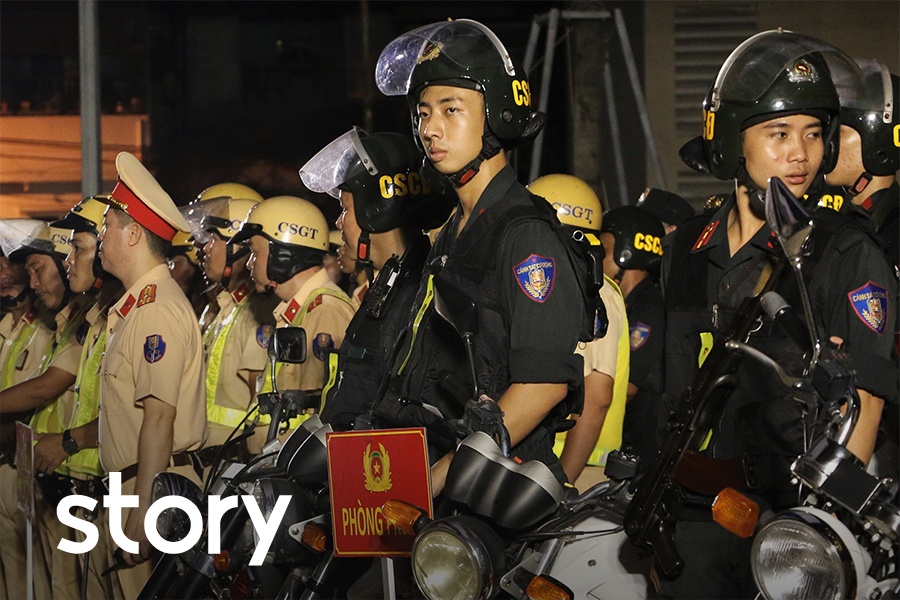 Dem trang cua canh sat 363 o TP.HCM hinh anh