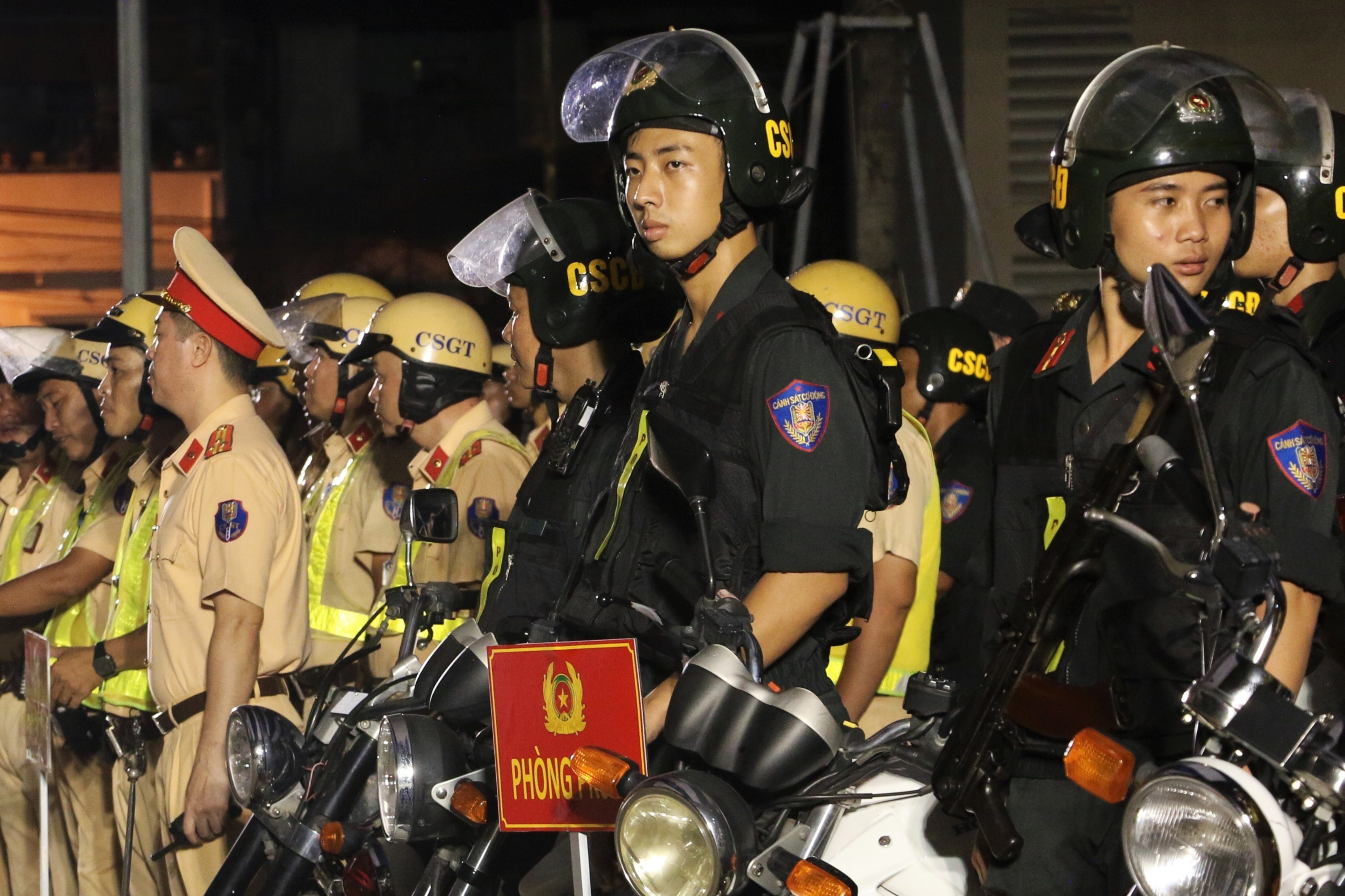 Cong an TP.HCM xuat quan dot cao diem tran ap toi pham hinh anh