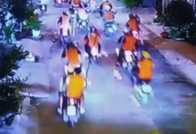 Truy na nhom cam dau 'bang ao cam' pha quan nhau o TP.HCM hinh anh