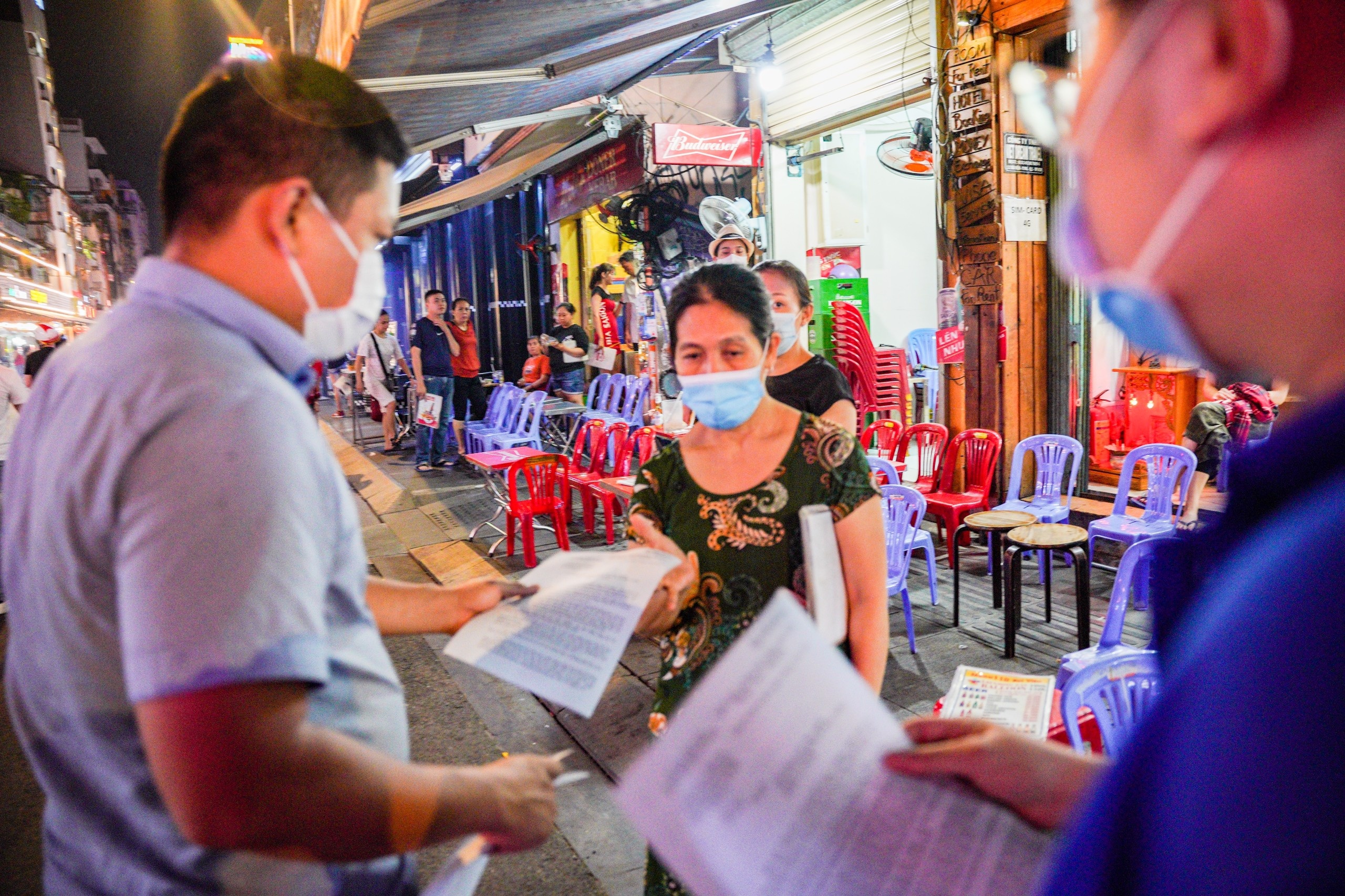 Dong cua quan bar,  vu truong o TP.HCM anh 11