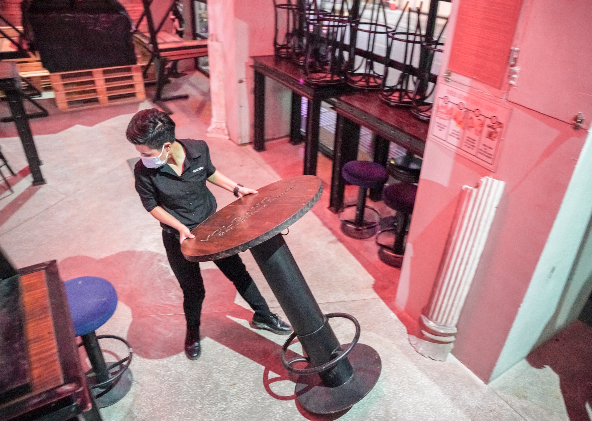 Dong cua quan bar,  vu truong o TP.HCM anh 4