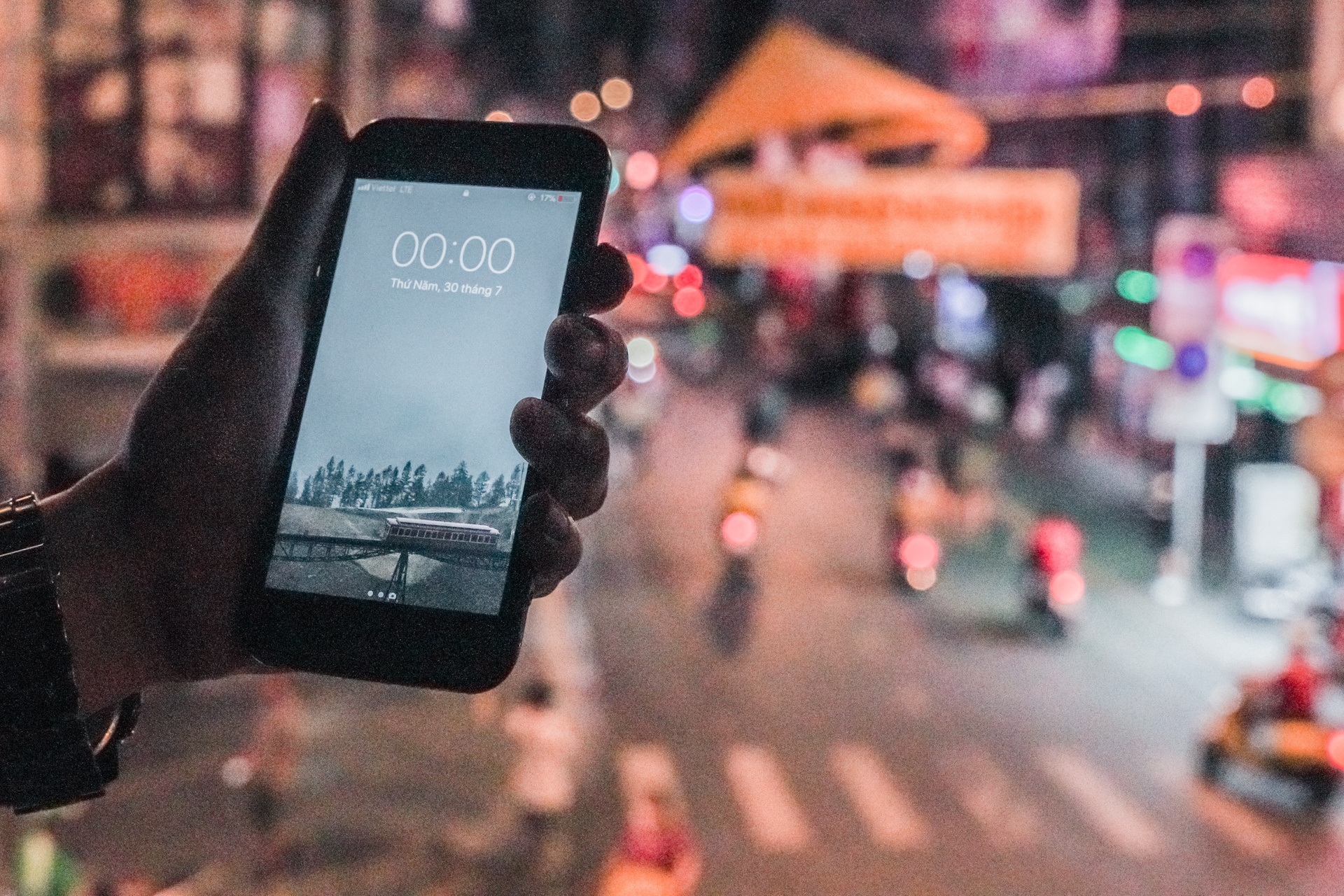 Dong cua quan bar,  vu truong o TP.HCM anh 1