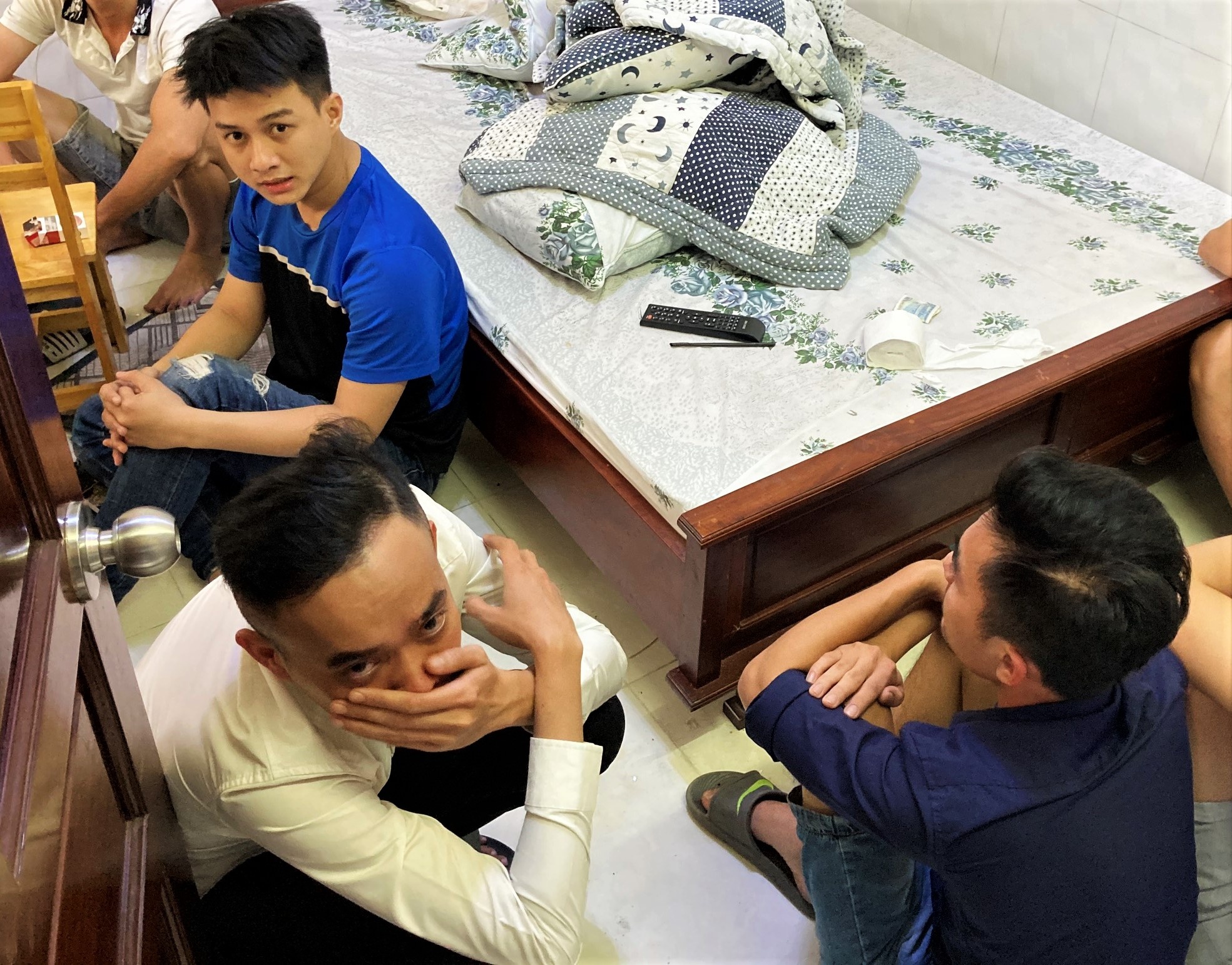 14 nguoi phe ma tuy trong nha nghi o TP.HCM hinh anh