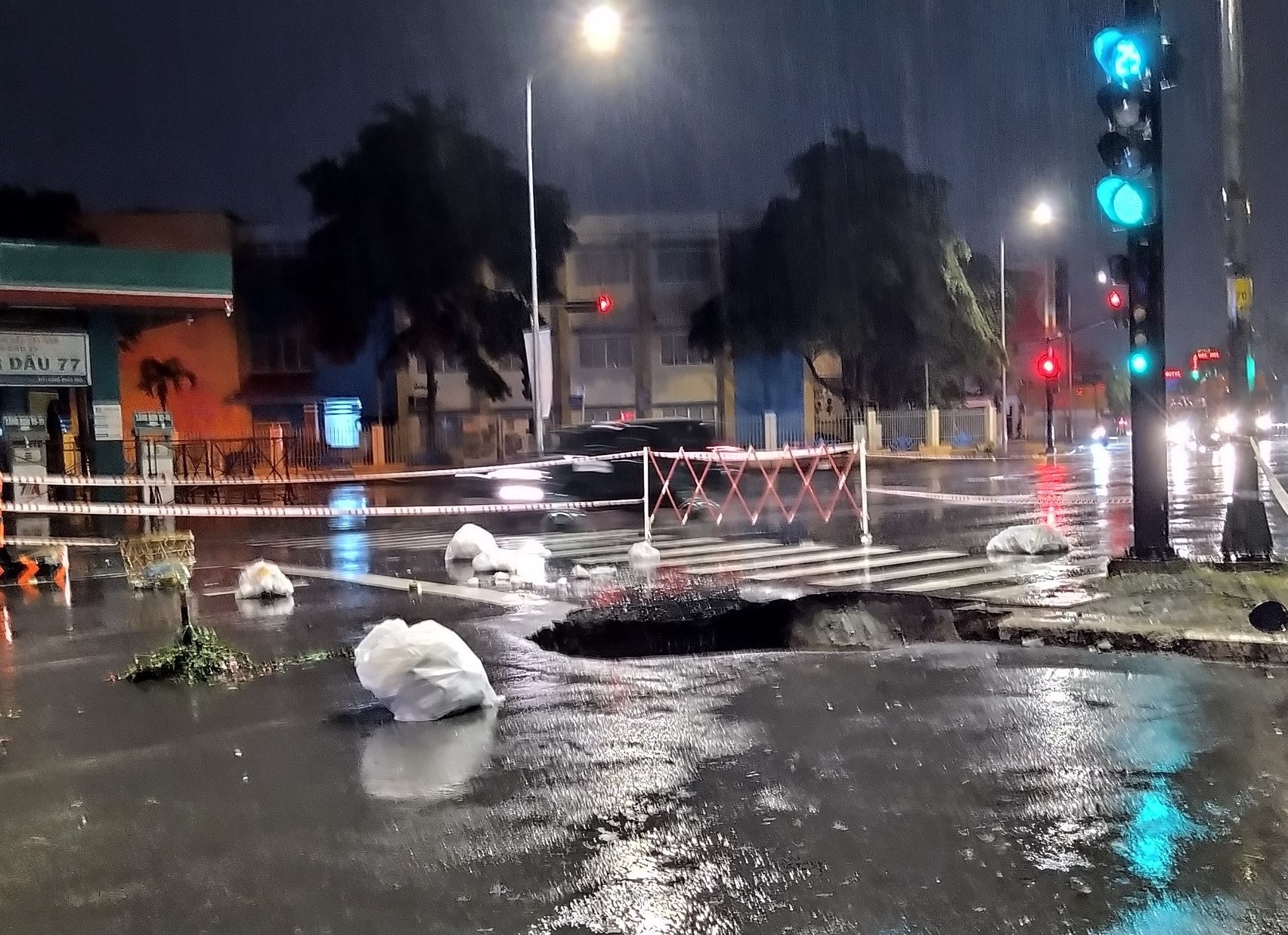 ho den xuat hien o TP.HCM anh 2