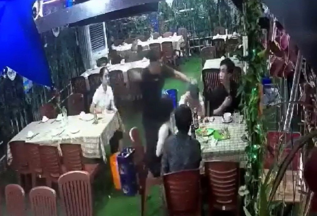 Hon chien quan nhau la 1 nguoi chet anh 1