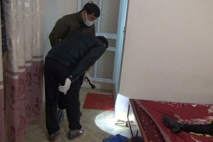 Thi the be gai 3 tuoi trong tu quan ao o TP.HCM hinh anh