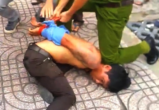 Tai xe taxi bat ke giat day chuyen o TP.HCM hinh anh