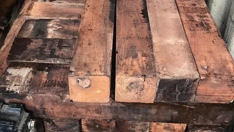 60 container go khong nguoi nhan o cang Cat Lai hinh anh