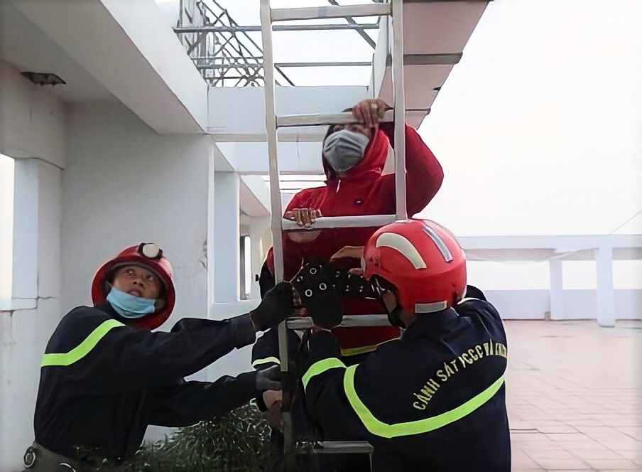 Người đàn ông nhảy lầu chung cư HQC  ảnh 5 Nguoi dan ong nhay lau chung cu HQC anh 5
