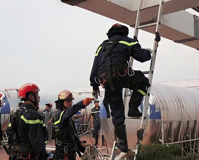 Người đàn ông nhảy lầu chung cư HQC  ảnh 3 Nguoi dan ong nhay lau chung cu HQC anh 3