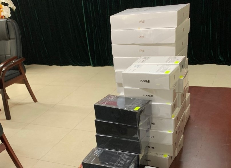 bat giu iphone nhap lau anh 1