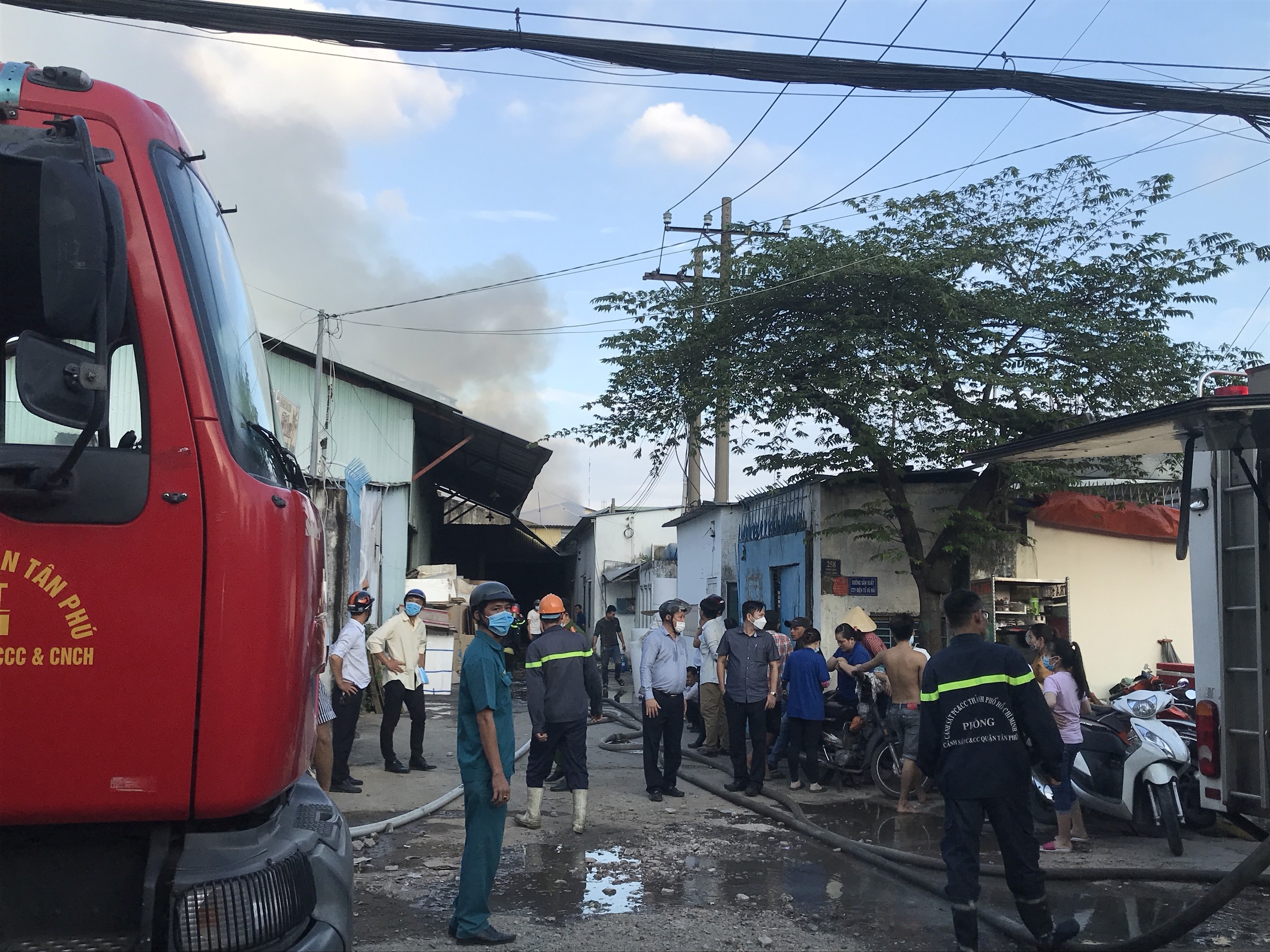 Chay xuong san xuat giay o tp.hcm anh 1