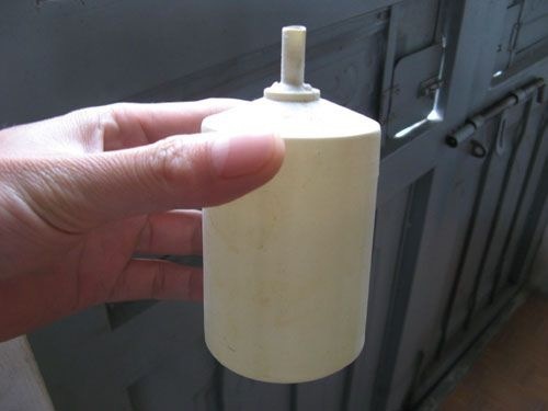 Nam thanh nien bi tat axit khi di choi voi ban gai hinh anh