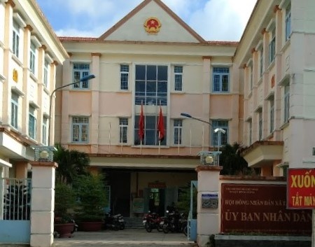 Dot nhap vao kho tang vat de trom tivi hinh anh