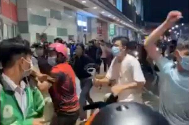 Au da tai Aeon Tan Phu hinh anh