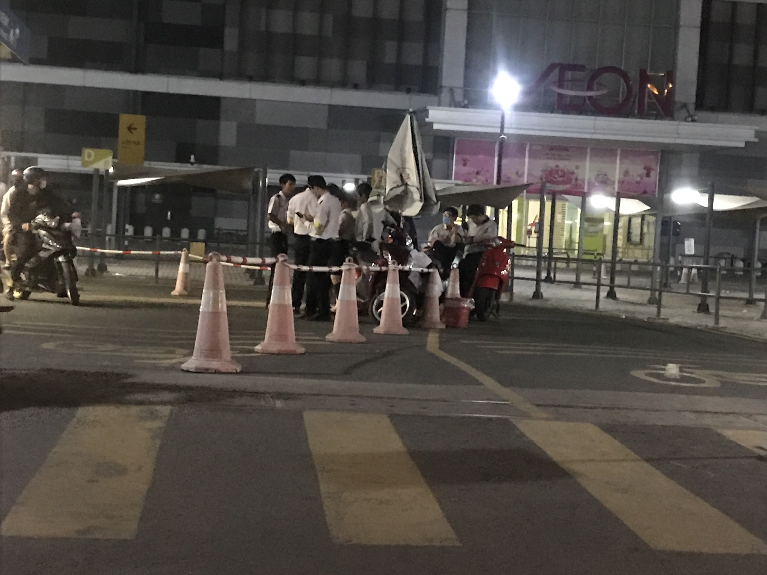 Danh nhau trong Aeon Tan Phu anh 1