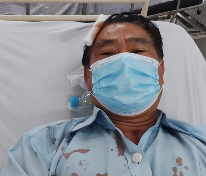 Can bo co so cai nghien to bi nhan vien danh nhap vien hinh anh