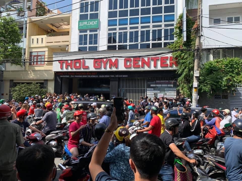 Hang tram nguoi tim thanh nien phat ngon tieu cuc ve nghe si Chi Tai hinh anh