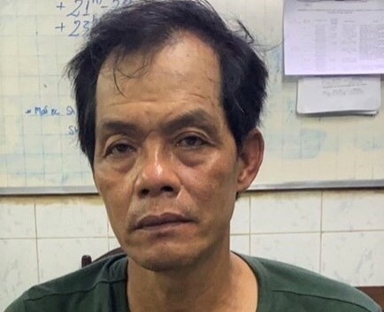 Nguoi dan ong chuyen moc tui trong benh vien o TP.HCM hinh anh