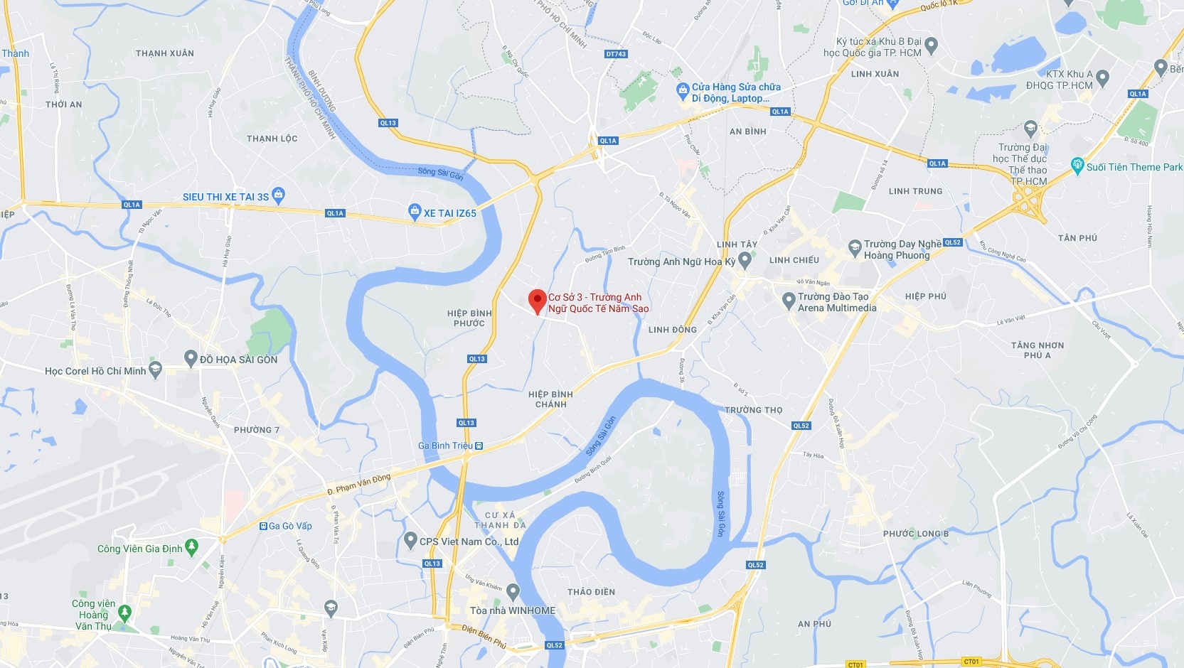 5 hoc sinh mac ket trong thang may o TP.HCM anh 2