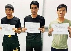 4 thanh nien nguoi Viet boi qua song tu Campuchia ve que an Tet hinh anh