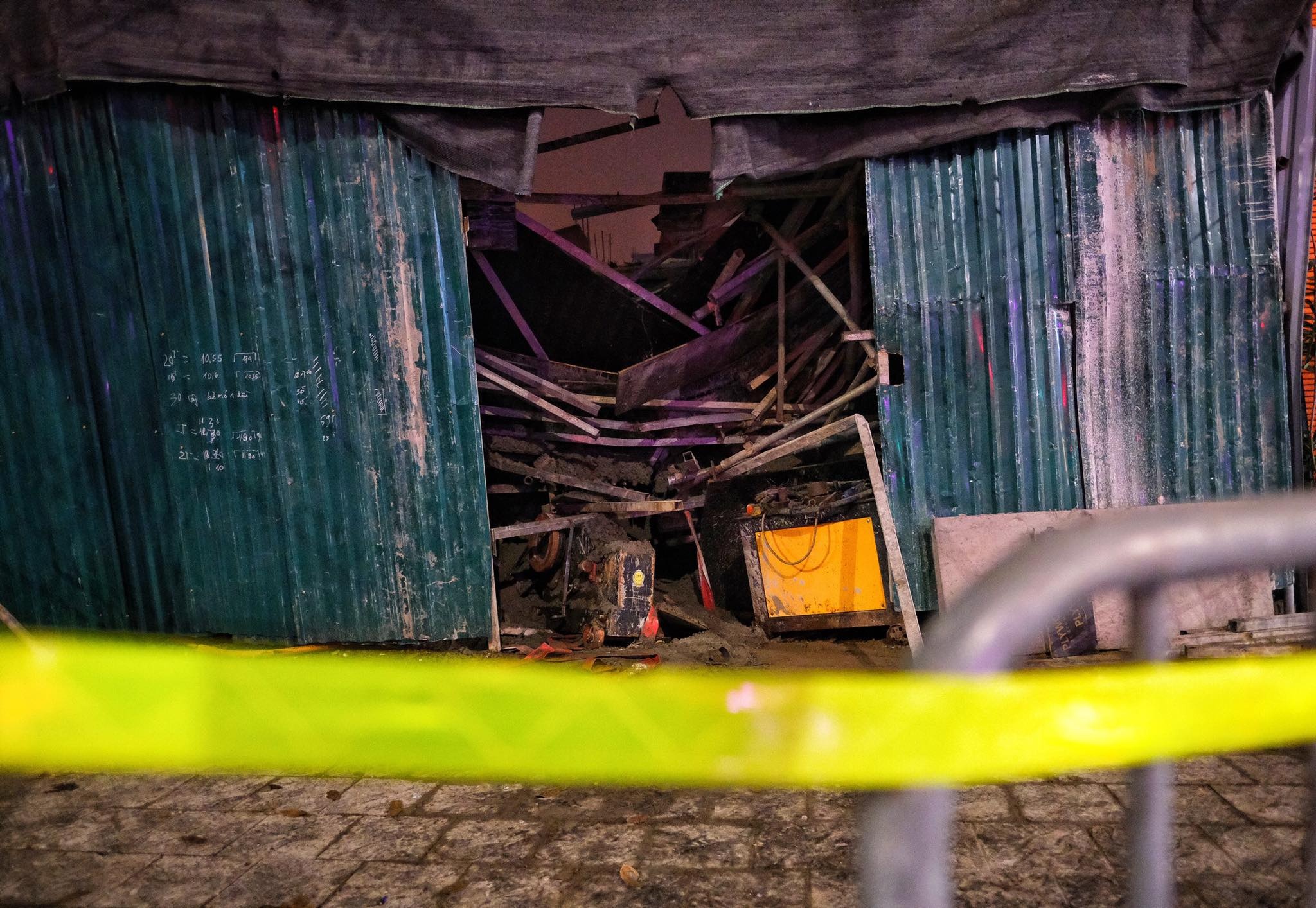 Sap gian giao tren duong Pham Van Dong anh 2