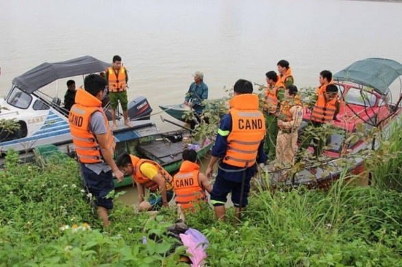 Nam thanh nien mat tich sau khi nhay song Sai Gon hinh anh