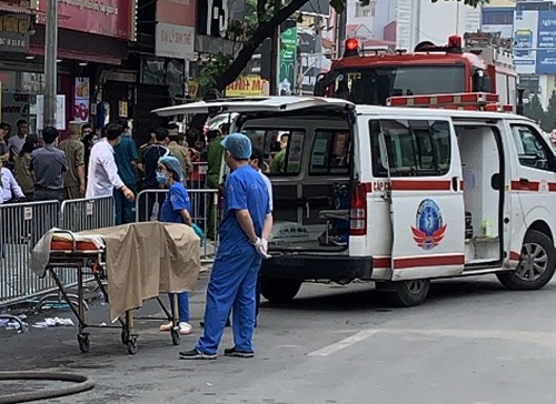 Tim thay 4 nguoi chet tai tang tum cua can nha bi chay o Ha Noi hinh anh